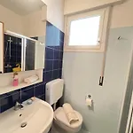 Beachfront With Sea View דירה *