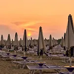 Beachfront With Sea View דירה *