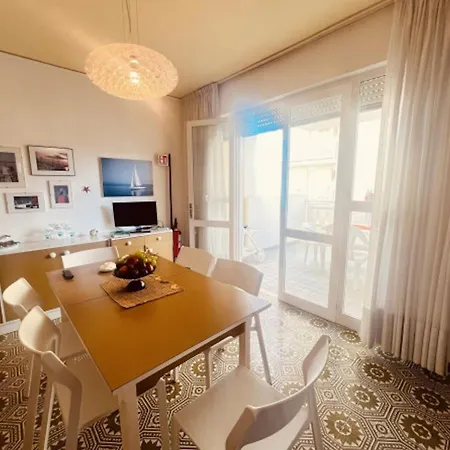 Beachfront With Sea View 比比翁